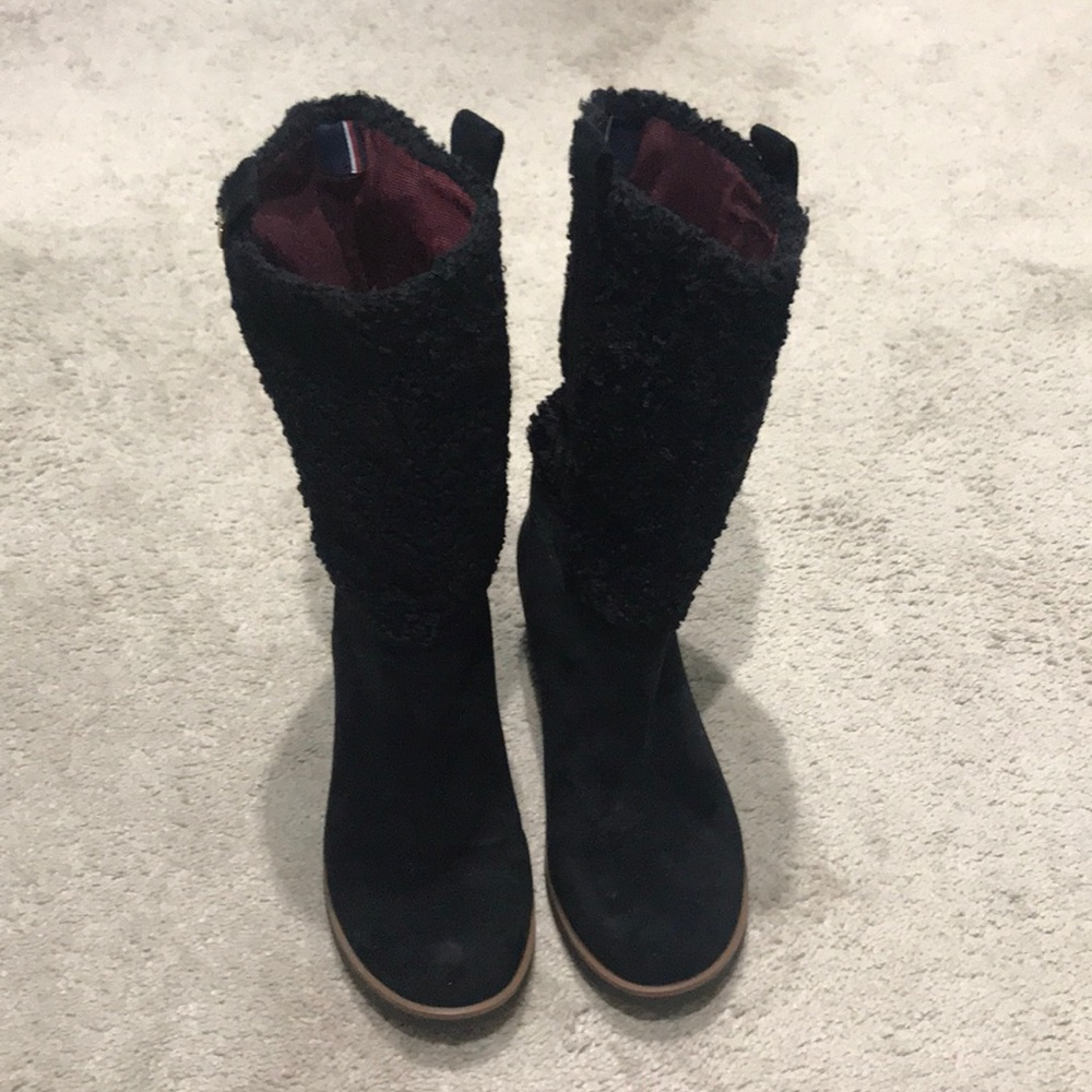 New 9M Women’s Tommy Hilfiger Suede Boots worn once!